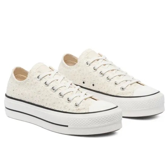 NWOT Converse CTAS OX White Embroidered Floral Lift Low Top Sneakers - Picture 1 of 16